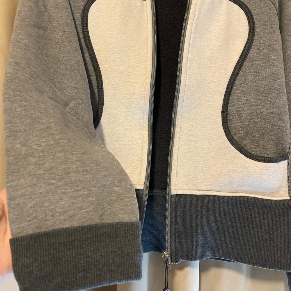 Lululemon jacket - Picture 5 of 7